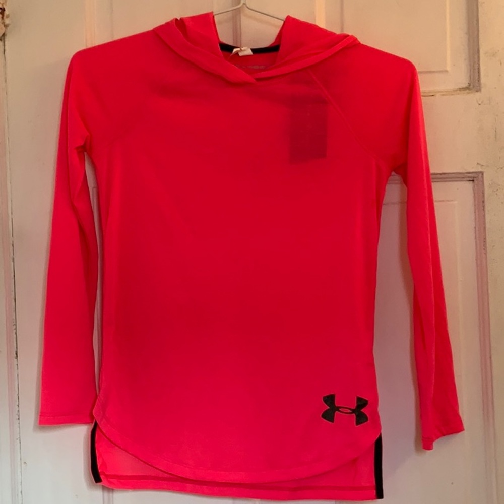NWT Under Armour girls HeatGear hoodie top in size youth med…